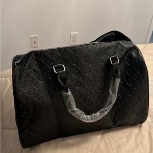 Black medium duffel bag